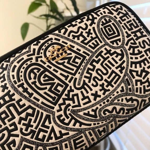 🐭❤️ Coach Disney Mickey Mouse X Keith Haring Small Boxy Cosmetic Case - Picture 12 of 12